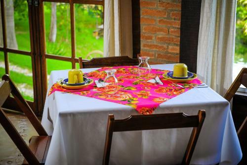 Hostal Encantos Do Vale Pousada E Spa Cultural