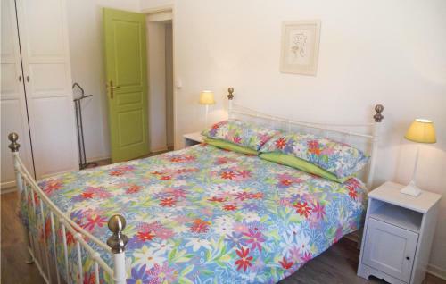 Holiday Home Moulin Cacaud N-609
