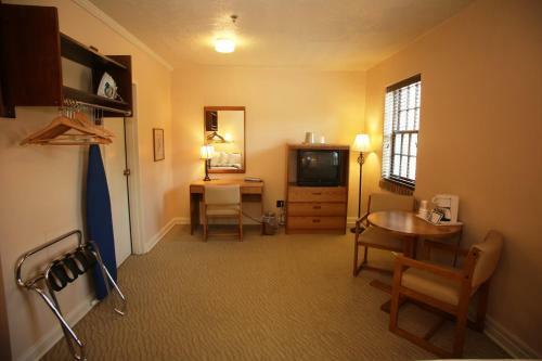 Lodge Canyon Inn