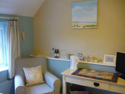 White Cottage Bed And Breakfast