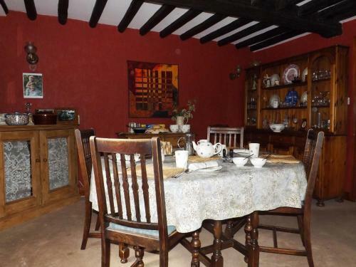 White Cottage Bed And Breakfast