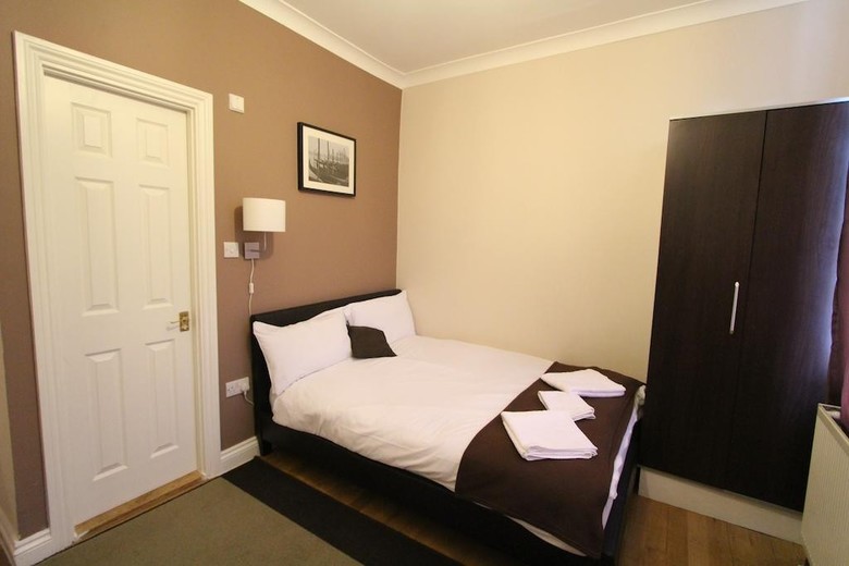 Brackenbury Apartments