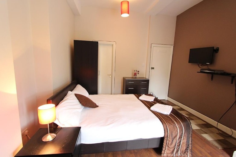 Brackenbury Apartments