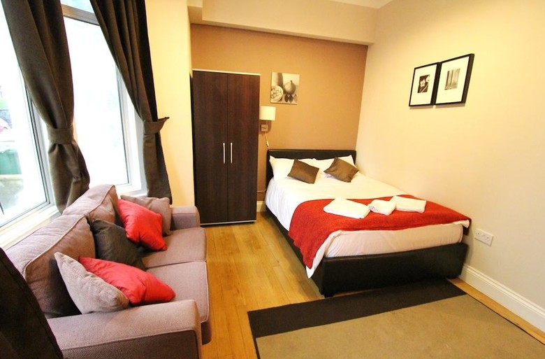 Brackenbury Apartments