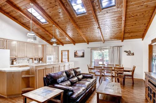 Trout Creek Lodge