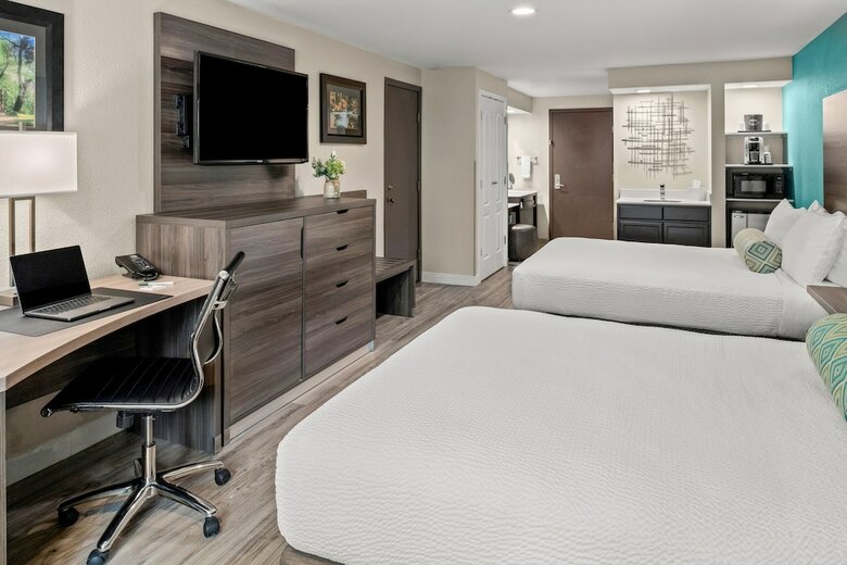 Yosemite Southgate Hotel & Suites