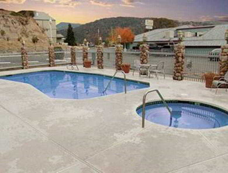 Yosemite Southgate Hotel & Suites