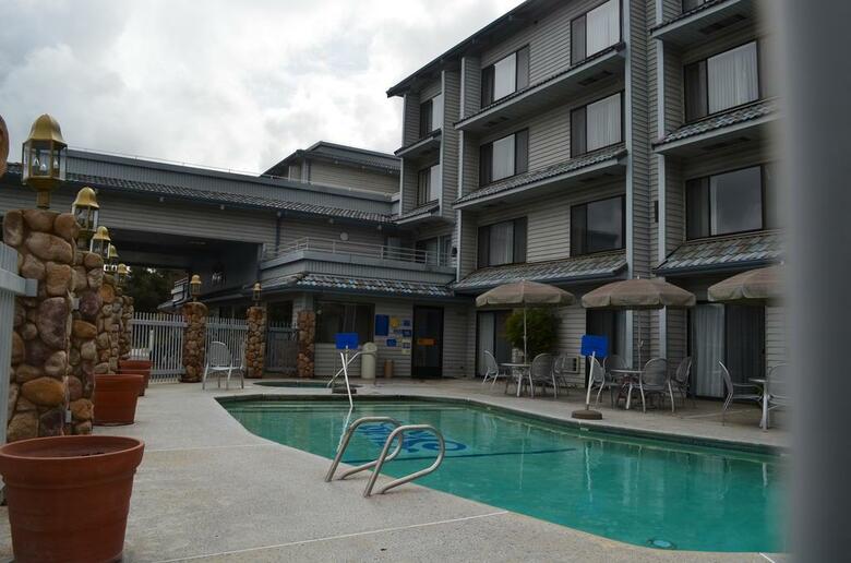 Yosemite Southgate Hotel & Suites