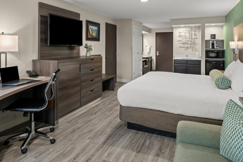 Yosemite Southgate Hotel & Suites