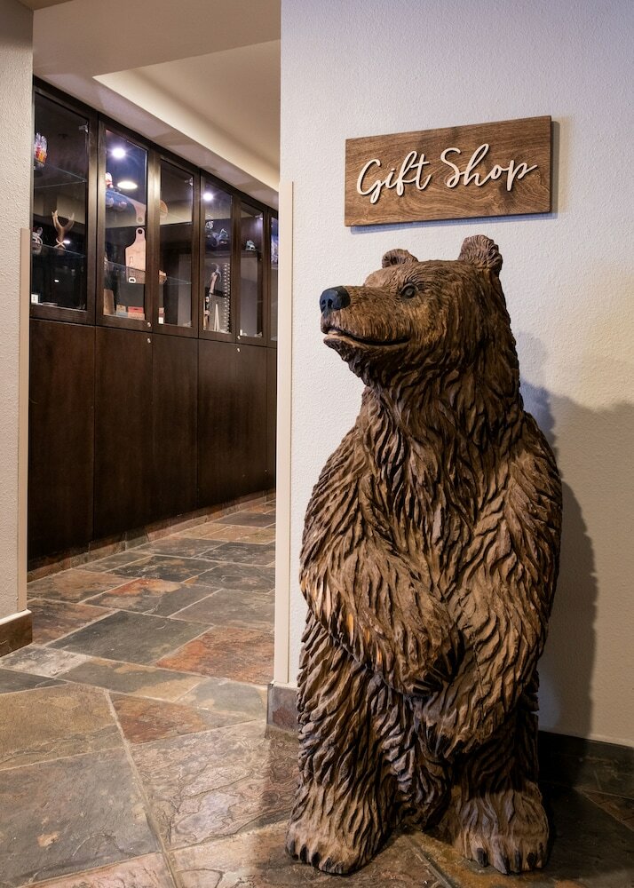 Yosemite Southgate Hotel & Suites