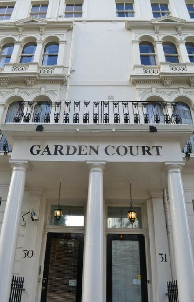 Hostal Garden Court Hotel