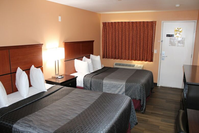 Hotel Rancho California Inn