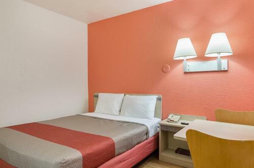Motel 6 Topeka Northwest