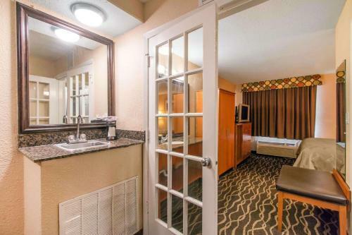 Hotel Howard Johnson Fort Sam Houston/at&t Center