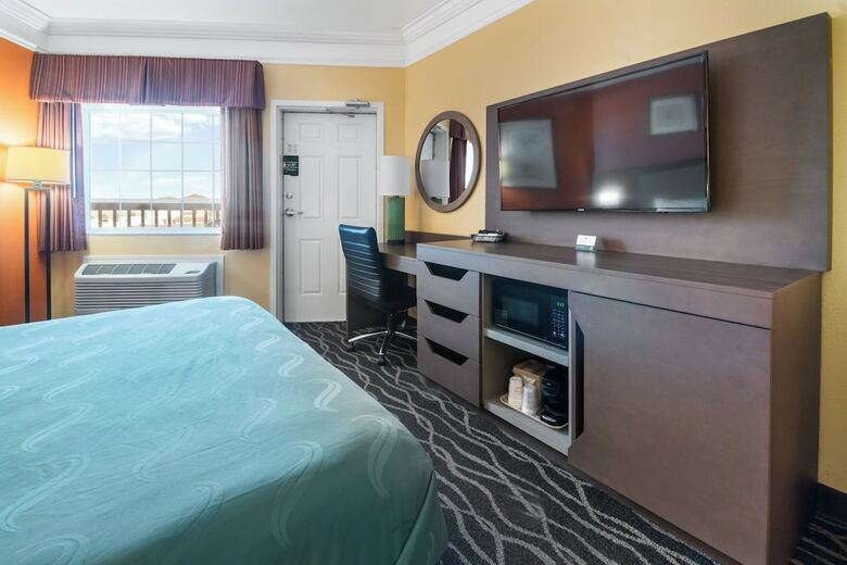 Hotel Quality Inn & Suites Beachfront