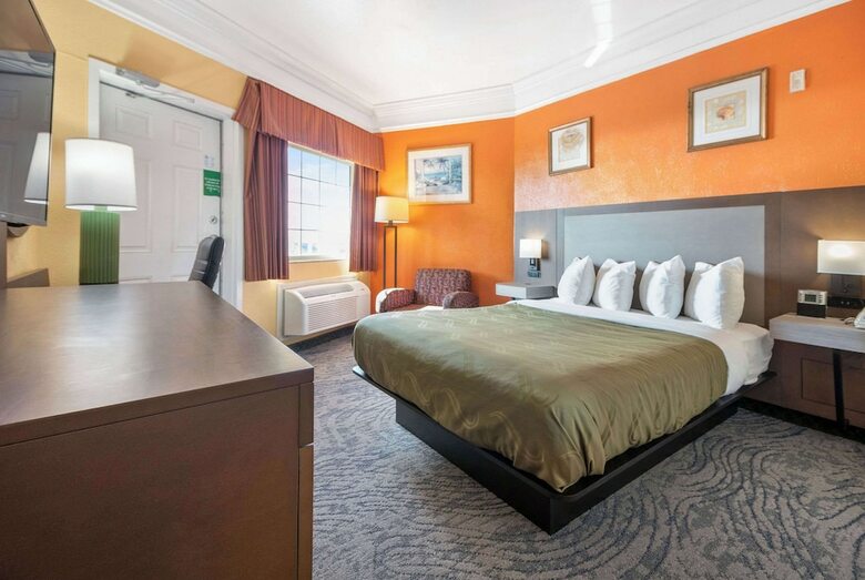Hotel Quality Inn & Suites Beachfront