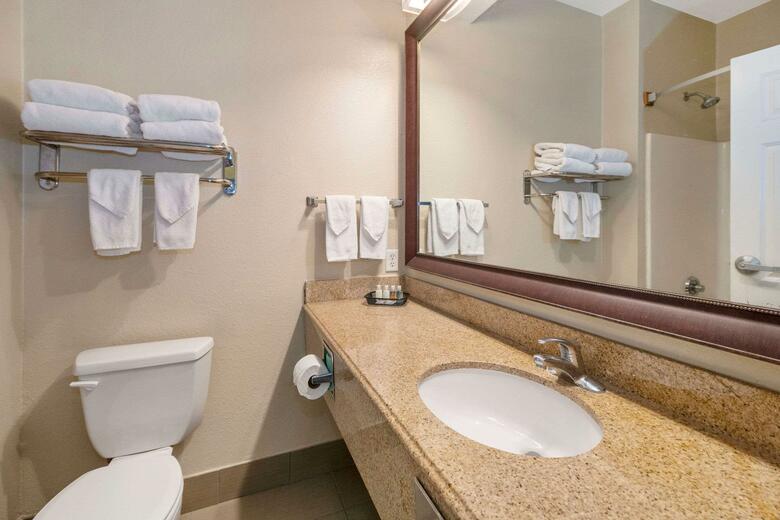 Hotel Quality Inn & Suites Beachfront