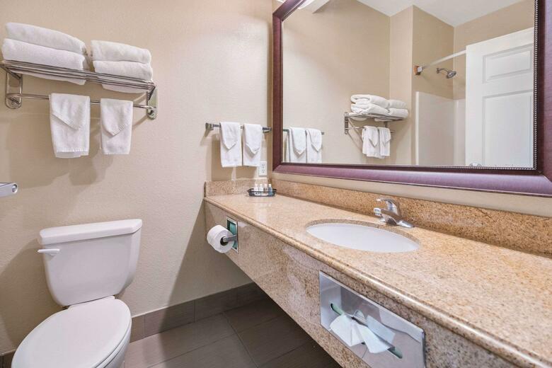 Hotel Quality Inn & Suites Beachfront