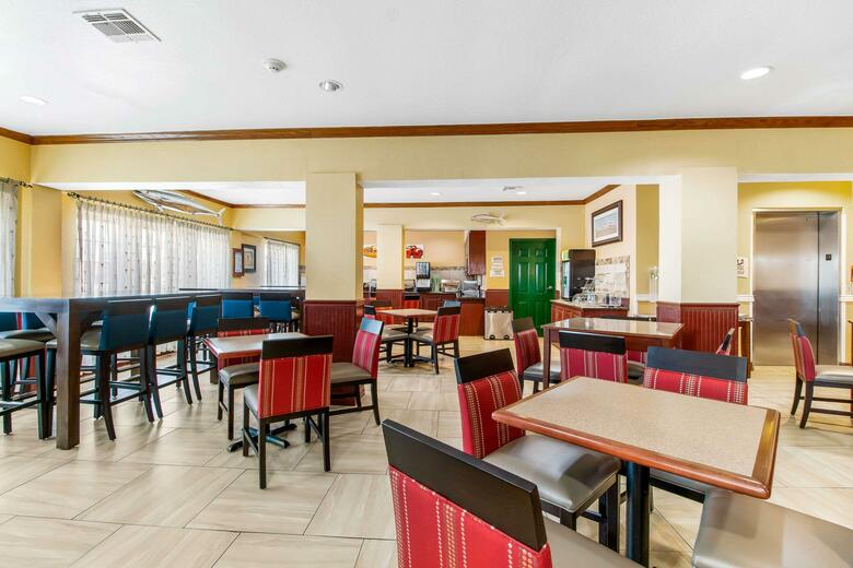 Hotel Quality Inn & Suites Beachfront
