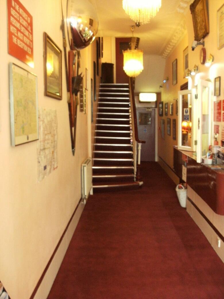 Hostal Manor Hotel