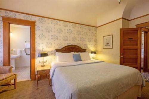 Bed & Breakfast Pacific Grove Inn