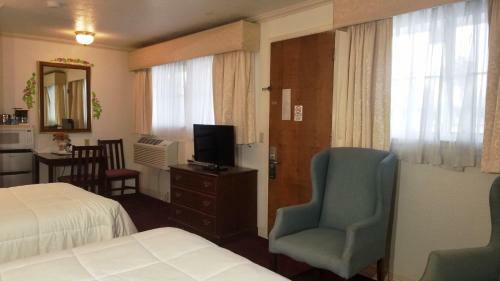 Stanford Motor Inn