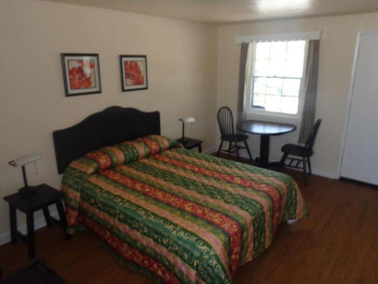 Farmhouse Motel