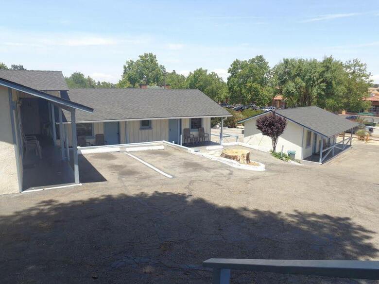 Farmhouse Motel