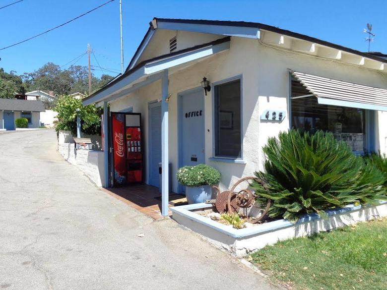 Farmhouse Motel