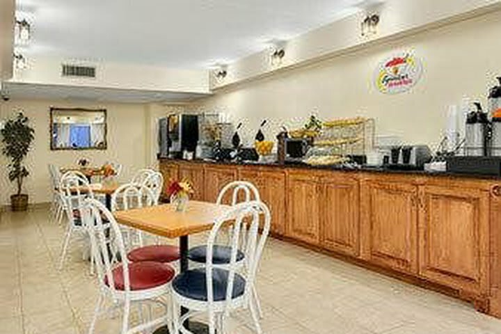 Hotel Super 8 At Valdosta Mall