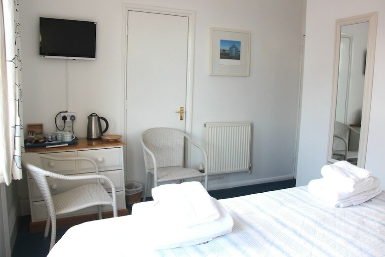 Hostal The New England