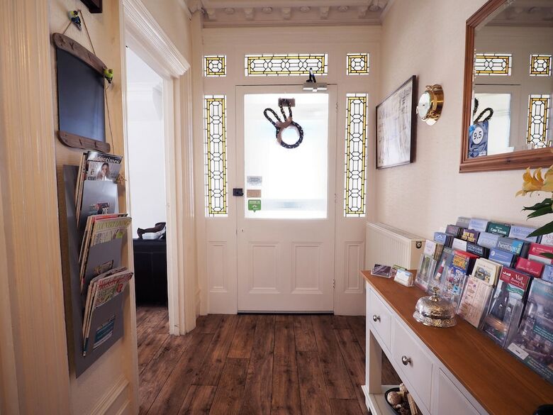 Hostal The New England
