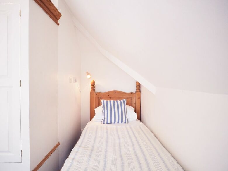 Hostal The New England