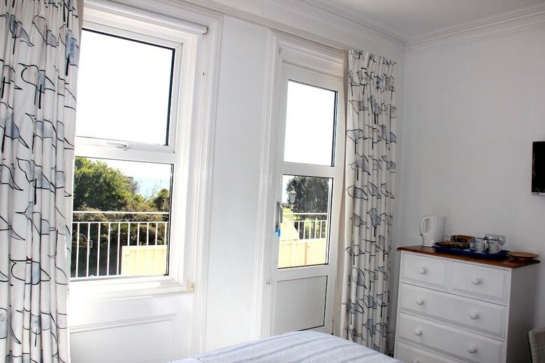 Hostal The New England