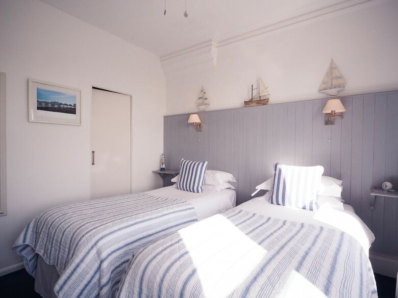 Hostal The New England
