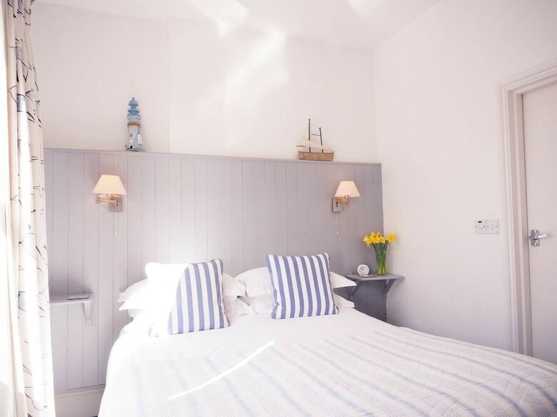 Hostal The New England