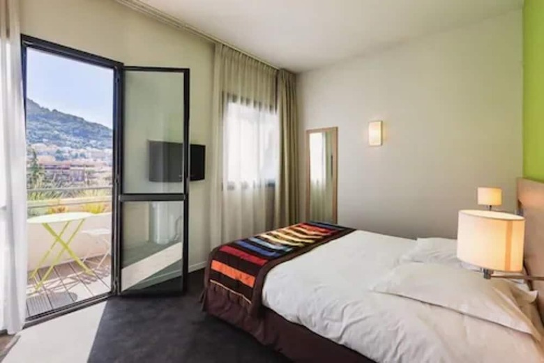 Esatitude Hotel