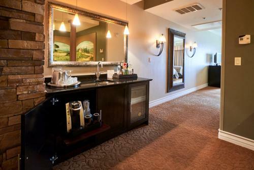 La Bellasera Hotel & Suites