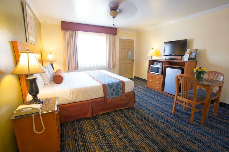 Hotel Beachwalker Inn & Suites