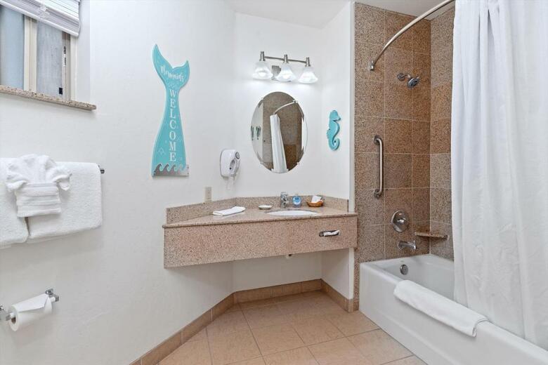 Hotel Beach House Inn & Suites