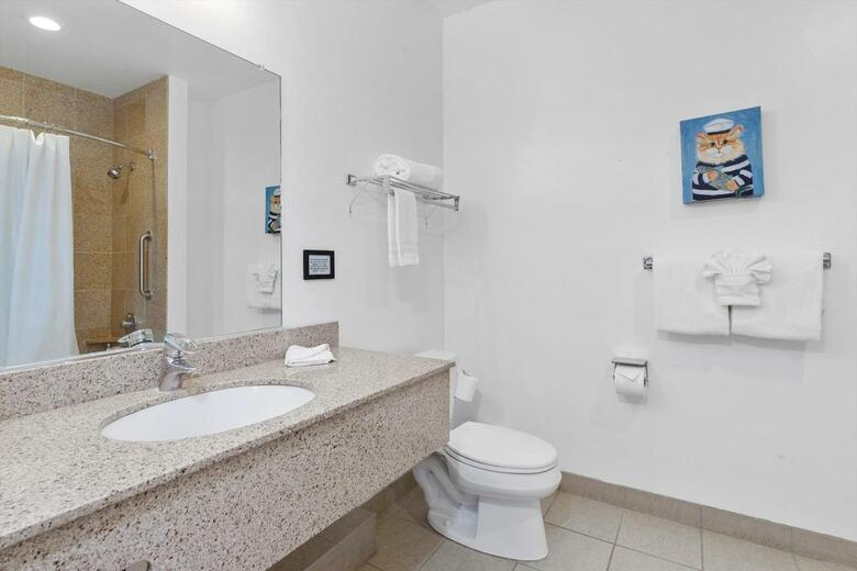 Hotel Beach House Inn & Suites