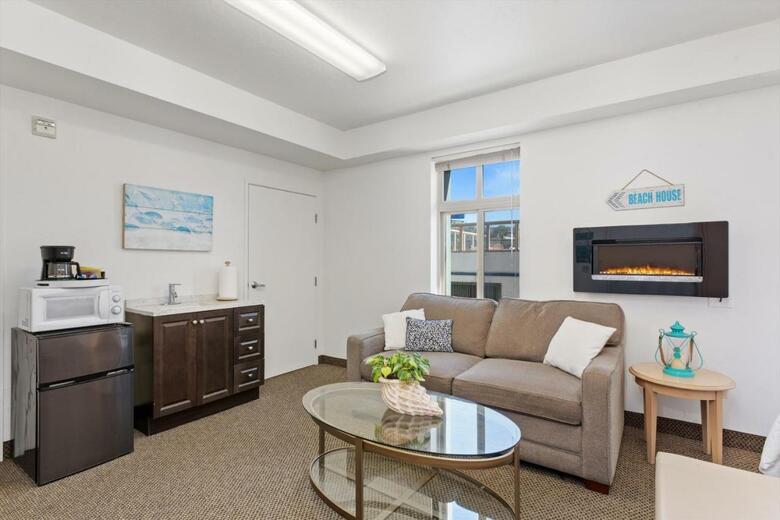 Hotel Beach House Inn & Suites