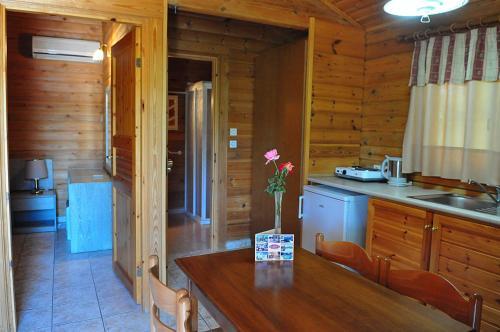 Sandy's Studios Apartments & Log-villas