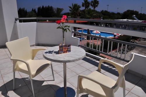 Sandy's Studios Apartments & Log-villas