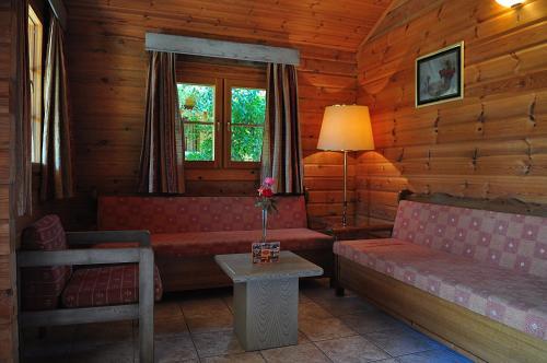Sandy's Studios Apartments & Log-villas