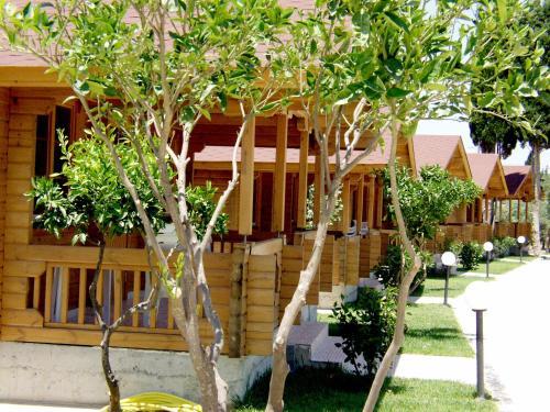 Sandy's Studios Apartments & Log-villas