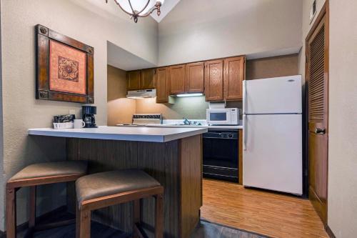 Hotel Arbor Suites At The Mall