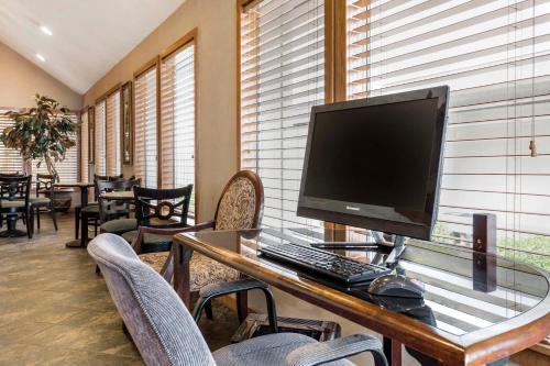 Hotel Arbor Suites At The Mall