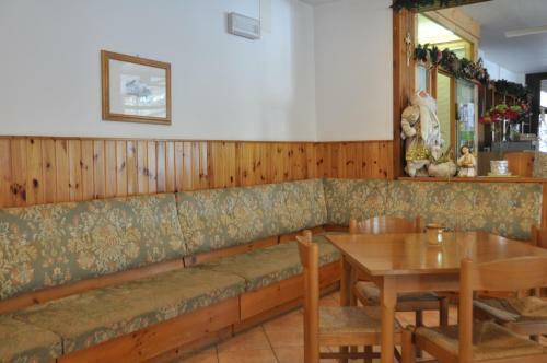 Hostal Casa Alpina Dobbiaco