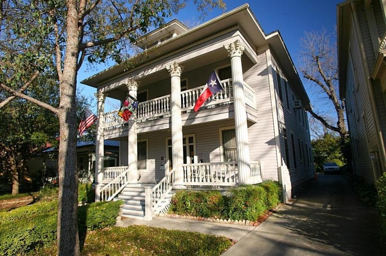 Brackenridge House Bed And Breakfast